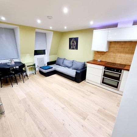 Stylish London Apartment With Terrace & Parking Luaran gambar