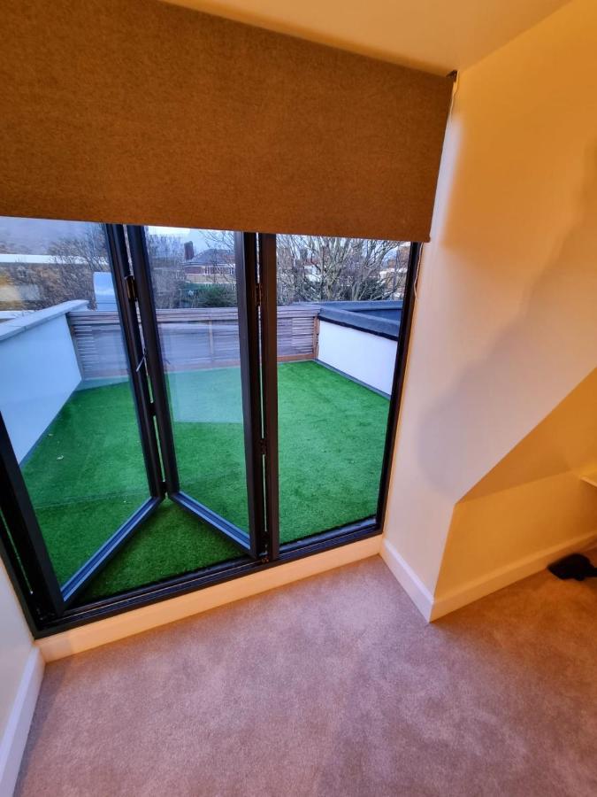 Stylish London Apartment With Terrace & Parking Luaran gambar