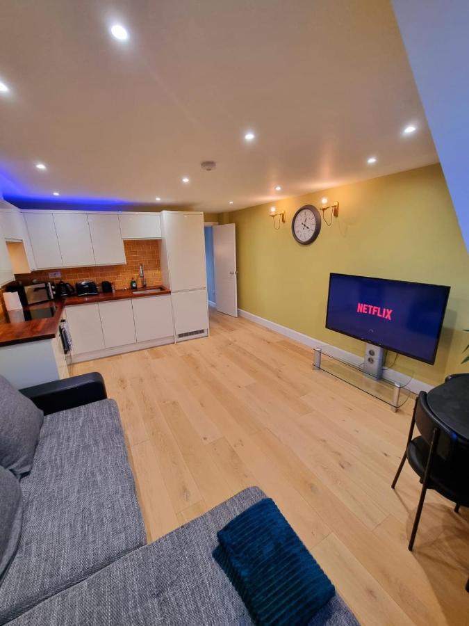 Stylish London Apartment With Terrace & Parking Luaran gambar