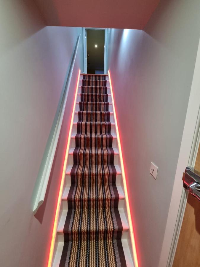 Stylish London Apartment With Terrace & Parking Luaran gambar