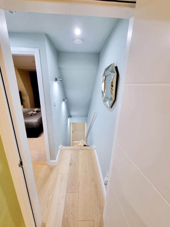 Stylish London Apartment With Terrace & Parking Luaran gambar