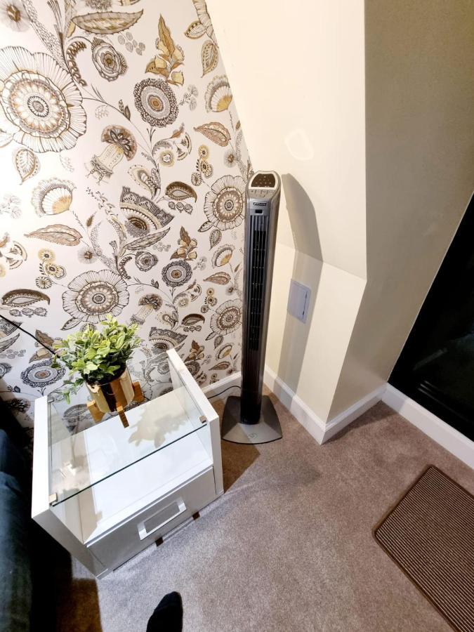 Stylish London Apartment With Terrace & Parking Luaran gambar